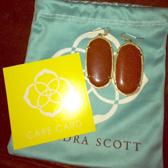 Bundle of 2 kendra Scott earrings