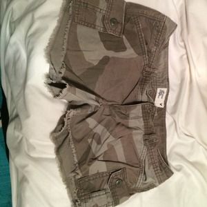 American Eagle camo shorts