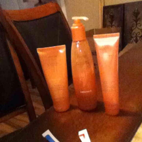 Mary Kay Satin Hands Set