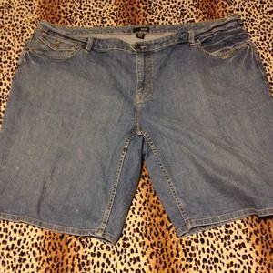 Bermuda shortsLight Wash Blue Jean Plus Size 24 🌙