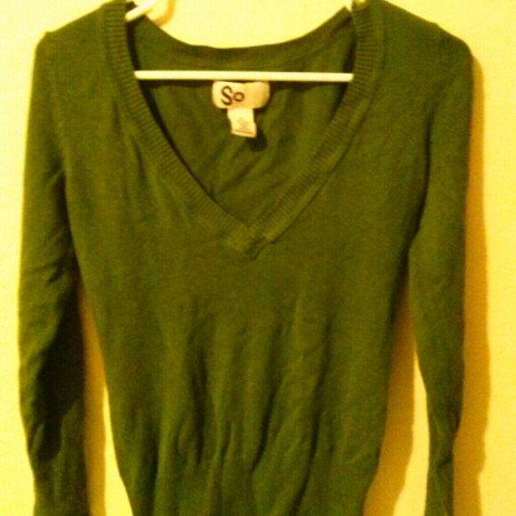 Green long sleeve sweater