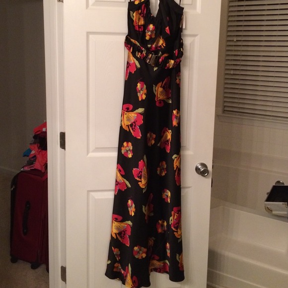 The Perfect Evening Dress For The Holidays!! - Picture 3 of 3