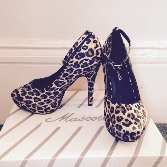 Leopard Print Ankle Strap Pumps