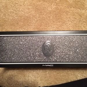 💎💋 Limited Edition MAC keepsake brush set