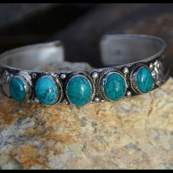 Turquoise bracelet hand crafted in Nepal