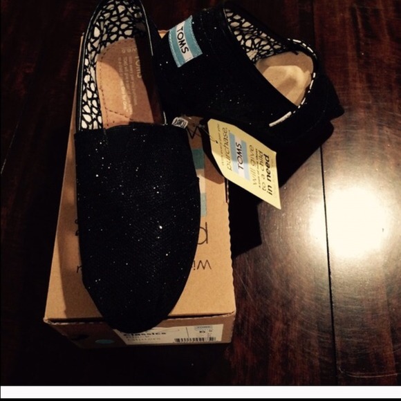 Black glitter toms