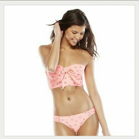 2 piece Candie's swimsuit with underwire - Picture 1 of 4
