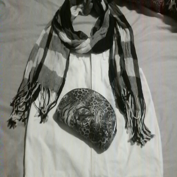 Scarf,hand bag,skirt