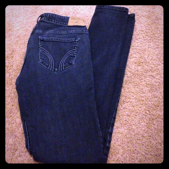 Dark wash Hollister skinny jeans
