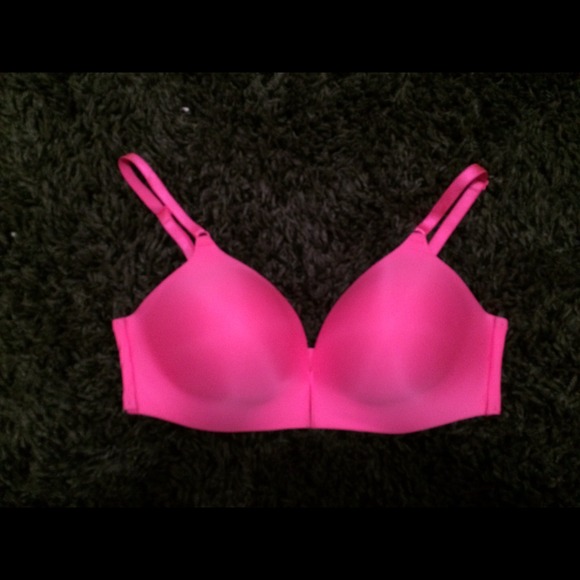 VICTORIA SECRETS 36D no-wire, lightly padded bra!