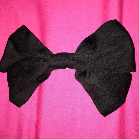 Black hairbow