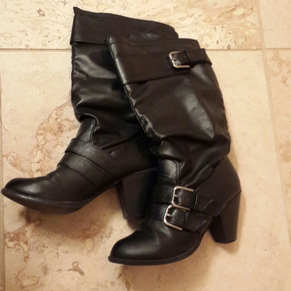 Cute black boots!