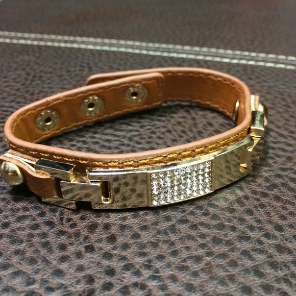 New!!!Adjustable bracelet. So beautiful in person!