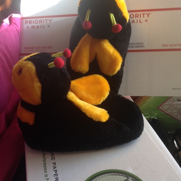 Slippers  bees new - Picture 1 of 2