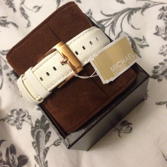 Michael Kors Mercer Cronograph White leather watch - Picture 2 of 3