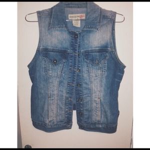 Sleeveless Jean jacket