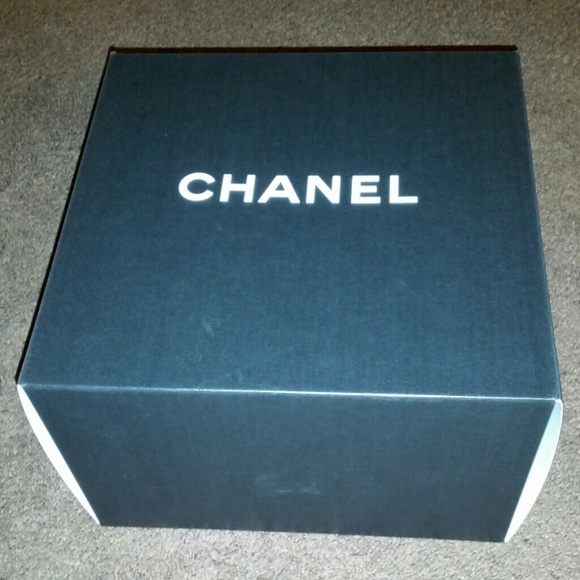 Authentic Chanel box (big)