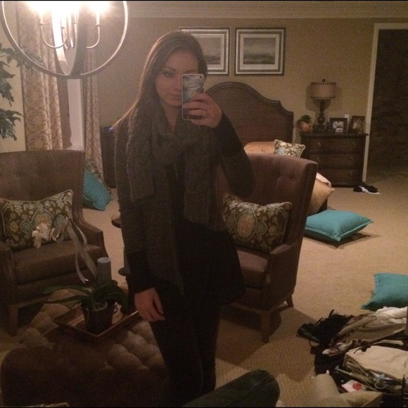 Calvin Klein scarf - Picture 4 of 4