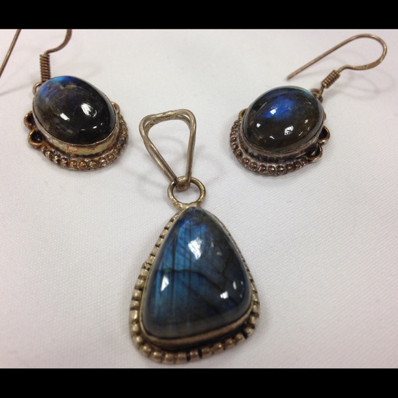 SOLD IN BUNDLE Labradorite earrings & Pendant - Picture 2 of 4