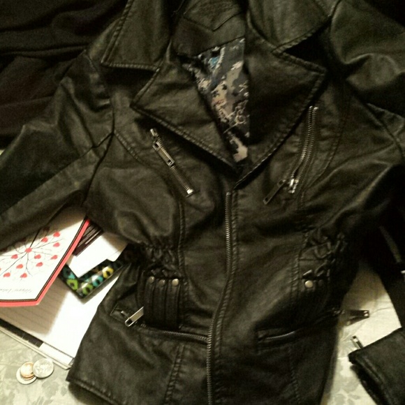 Leather jacket - Picture 2 of 3