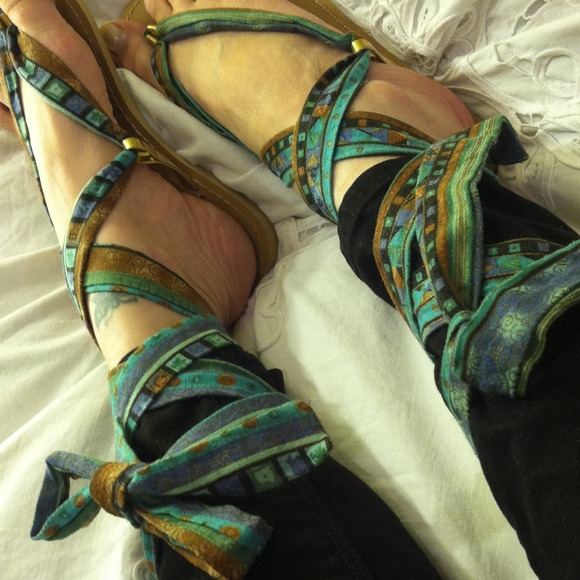 HP 4/8! Urban Outfitters ribbon sandals - Picture 3 of 3