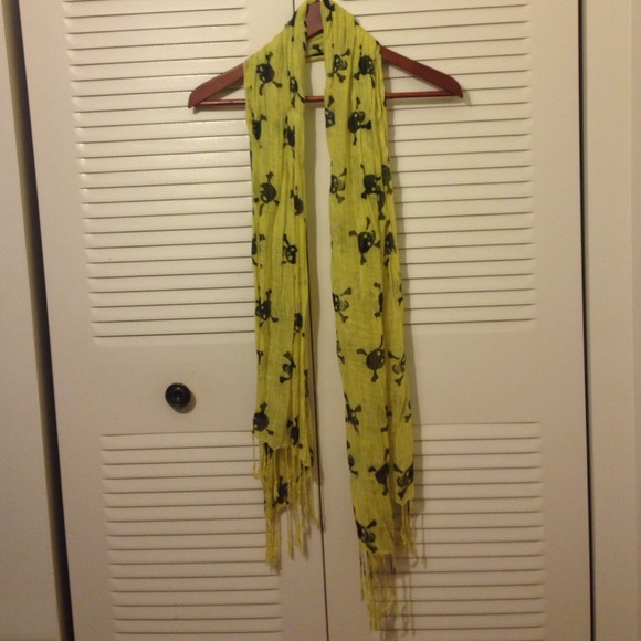 Scarf 😀 - Picture 2 of 2