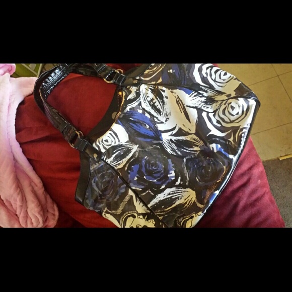 ♡SOLD♡ Relic handbag - Picture 2 of 4