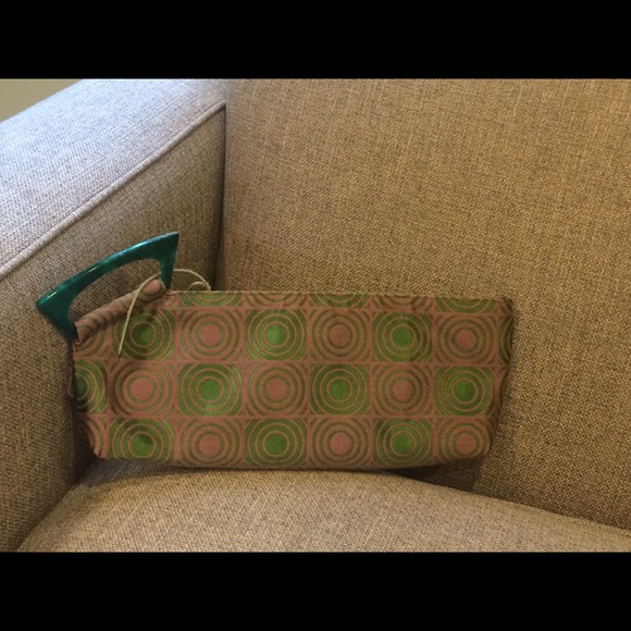 Unique French clutch