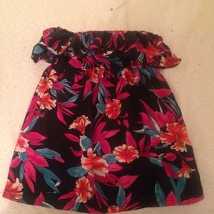 Cute Billabong ruffled sleeveless top