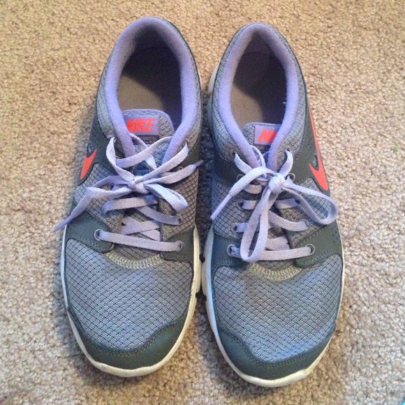 Nike Shoes!!! ✔️ - Picture 2 of 4