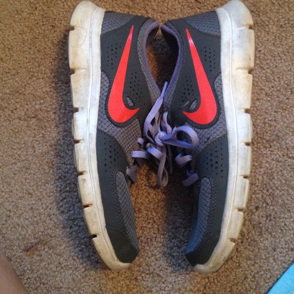 Nike Shoes!!! ✔️ - Picture 3 of 4