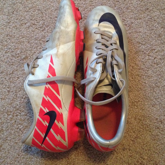 Nike Cleats 👟 - Picture 2 of 4