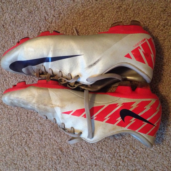 Nike Cleats 👟 - Picture 3 of 4