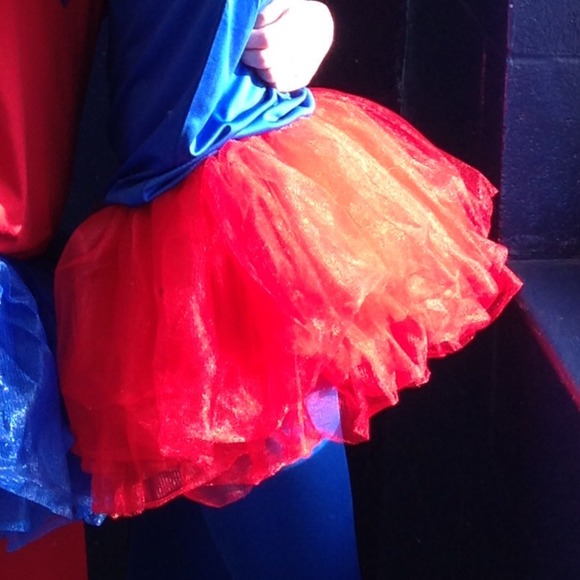 Red tutu - Picture 2 of 2