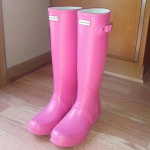 fuchsia hunter boots