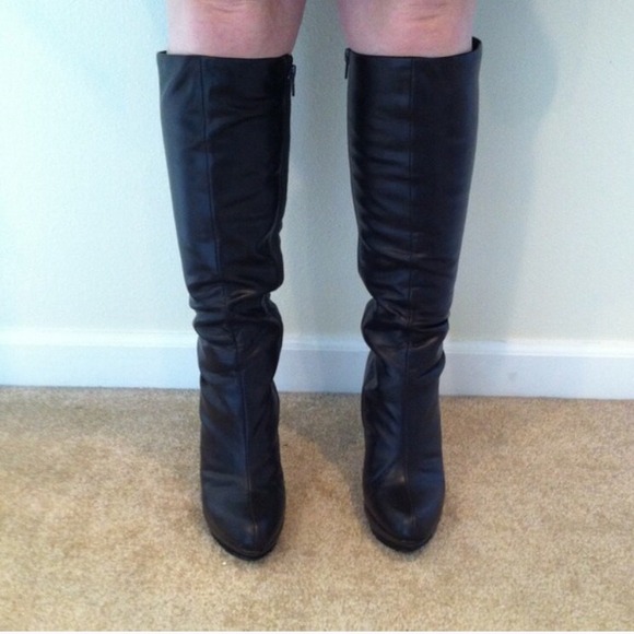 Knee height boots brown