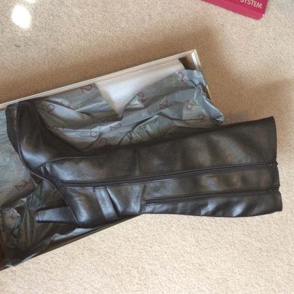 Black Leather Boots! Size 12, NEW! Aerosoles.