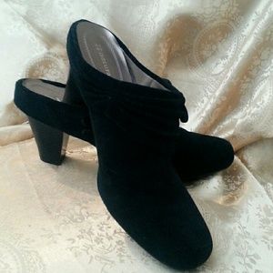 9m Black Suede Mules Naturalizer
