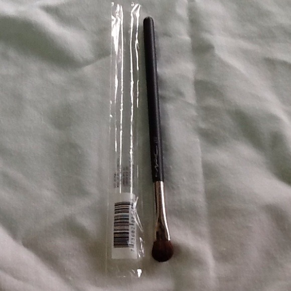 MAC 213 brush
