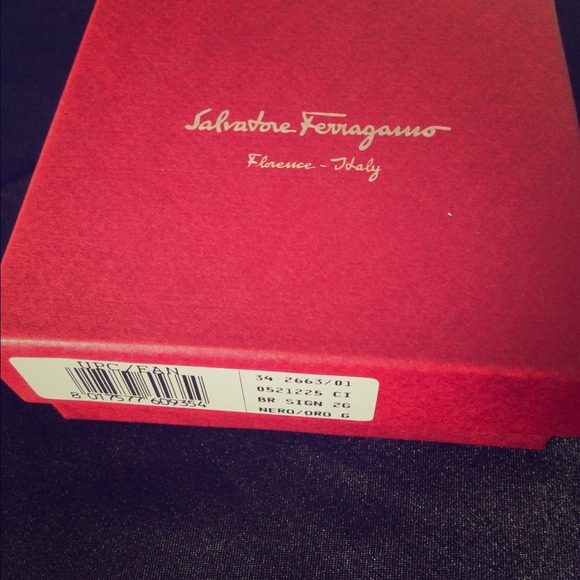 💯 Authentic Salvatore Ferragamo Wallet Gift Box