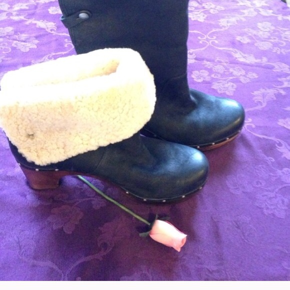 AUTHENTIC BLACK UGG BOOTS