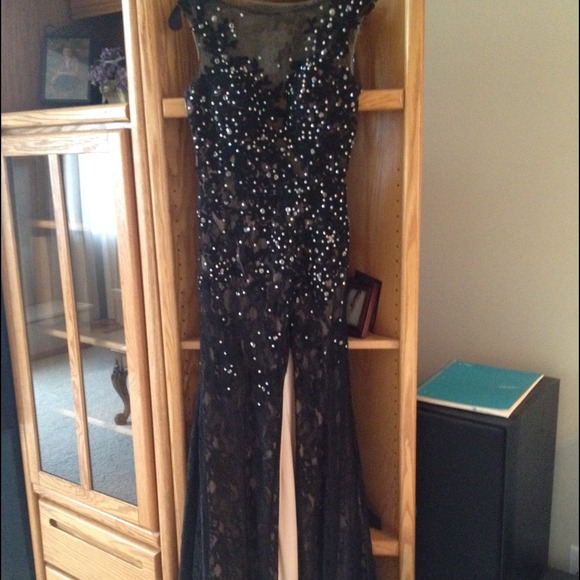2013 Mori lee nude and black lace prom dress. - Picture 2 of 4