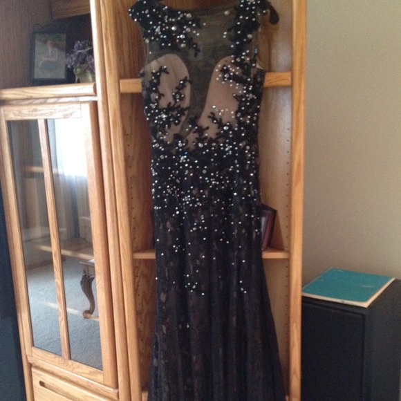 2013 Mori lee nude and black lace prom dress. - Picture 3 of 4