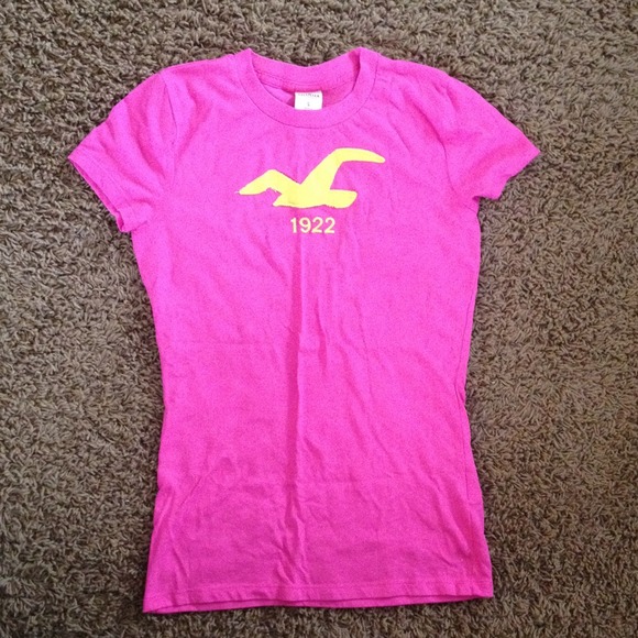 Cute Hollister pink t-shirt!