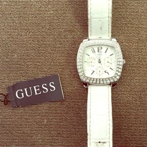 White face with Crystal Halo Guess Watch