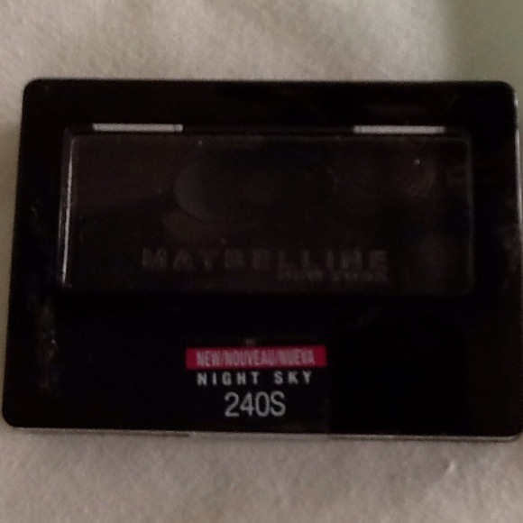 Powder eye shadow. - Picture 1 of 1