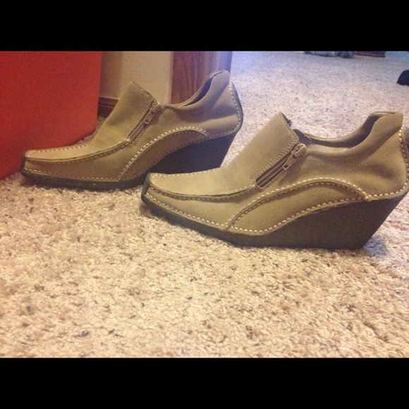 Wedge suede shoe by Diba