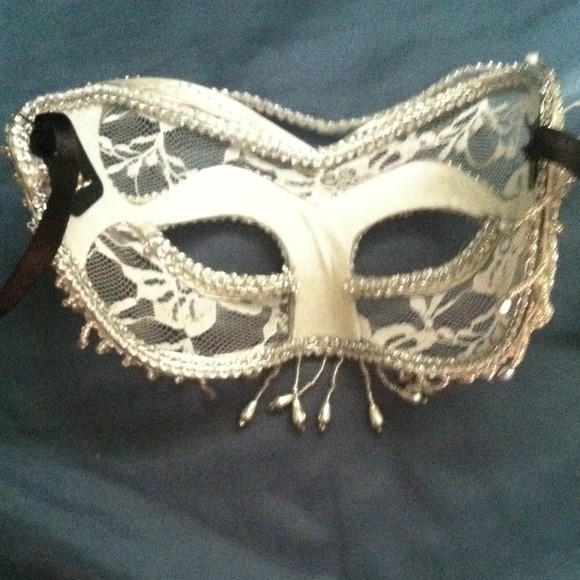 Detailed Mask - Picture 3 of 3