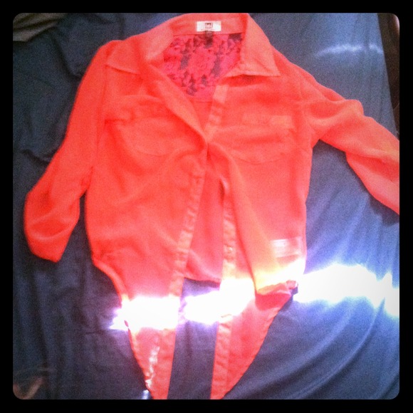Lei blouse with lace