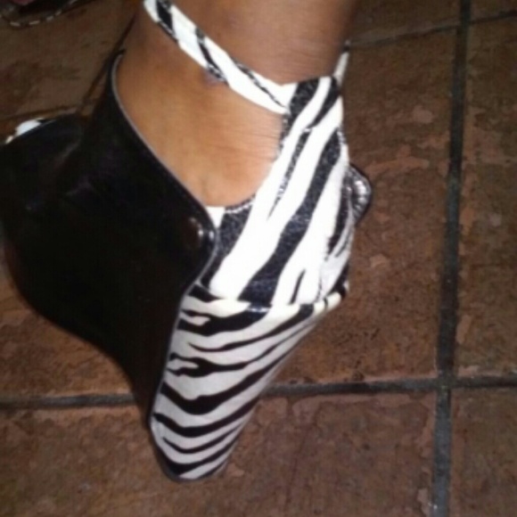 Zebra Print Wedges - Picture 2 of 3
